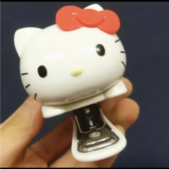 Hello Kitty Mini Stapler - Picture 2 of 3